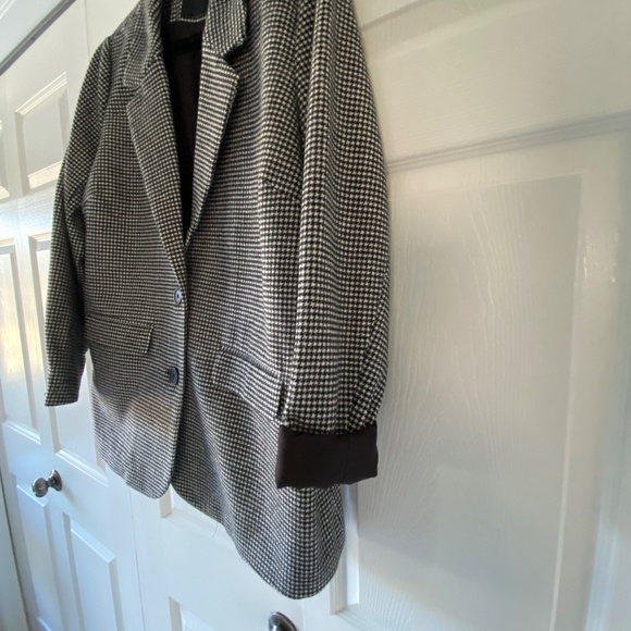 Vera Moda Curve Houndstooth Blazer - Picture 4 of 12
